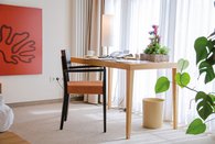 Suite Tisch und Stuhl in einer Suite